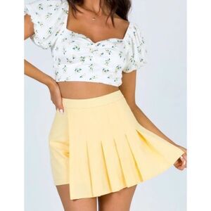 Princess Polly Buttery Yellow 90s Pleated Mini Skort Size 2